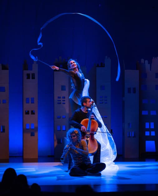 YAU. Lluvia de emociones