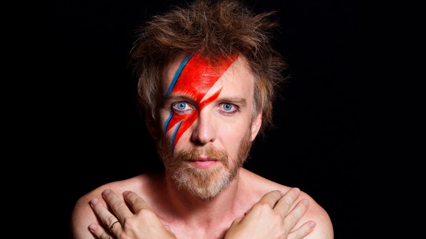 Shuarma canta a Bowie