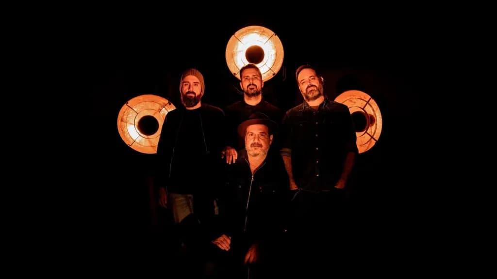 Presentación del nuevo álbum 'B.S.O. 2005 – 2025' de Eladio y los Seres Queridos