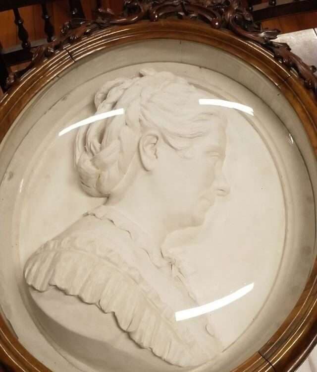 El doctor Teijeiro y su esposa ante el escultor Juan Sanmartín, un modo de ver y de hacer