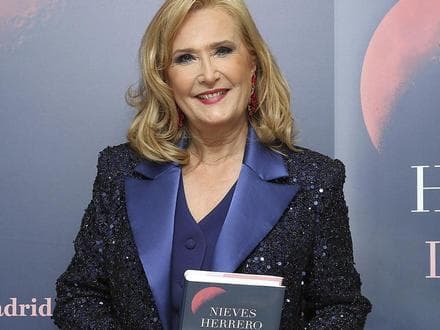 Presentación de "Luna Roja" de Nieves Herrero