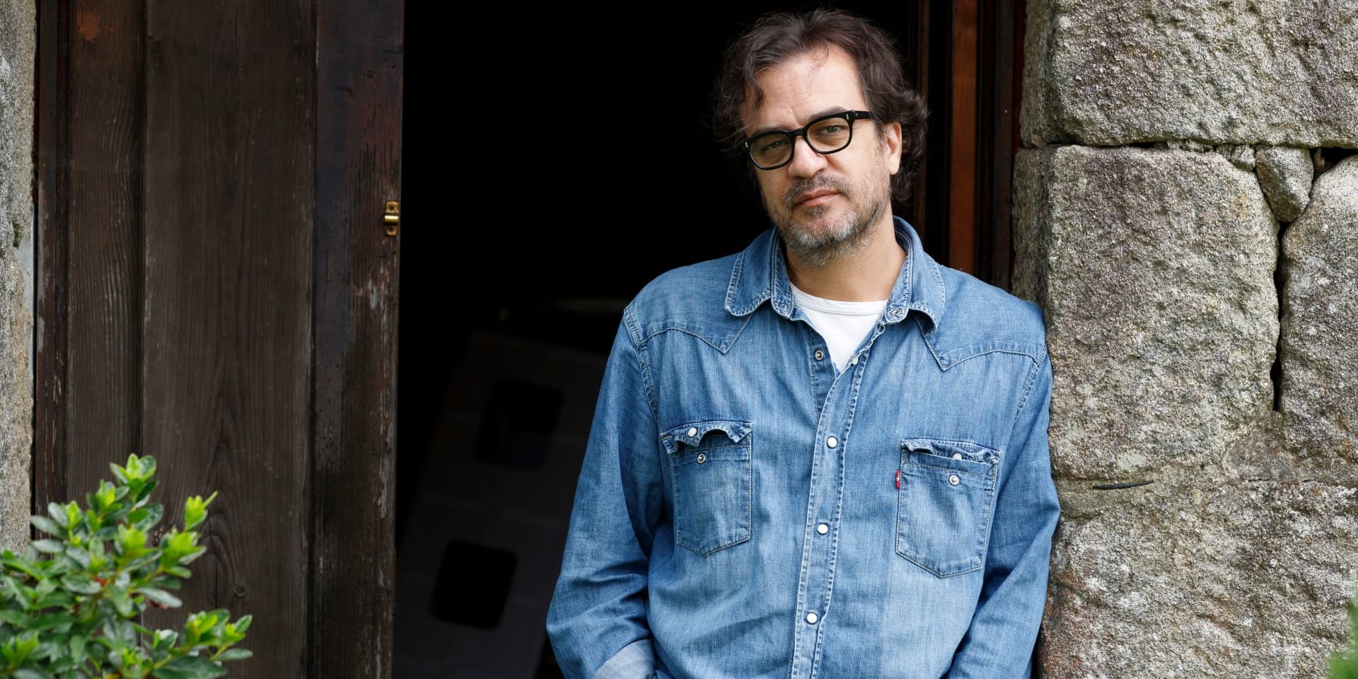 Pedro Feijoo firma su último libro 'Donde nacen las bestias'