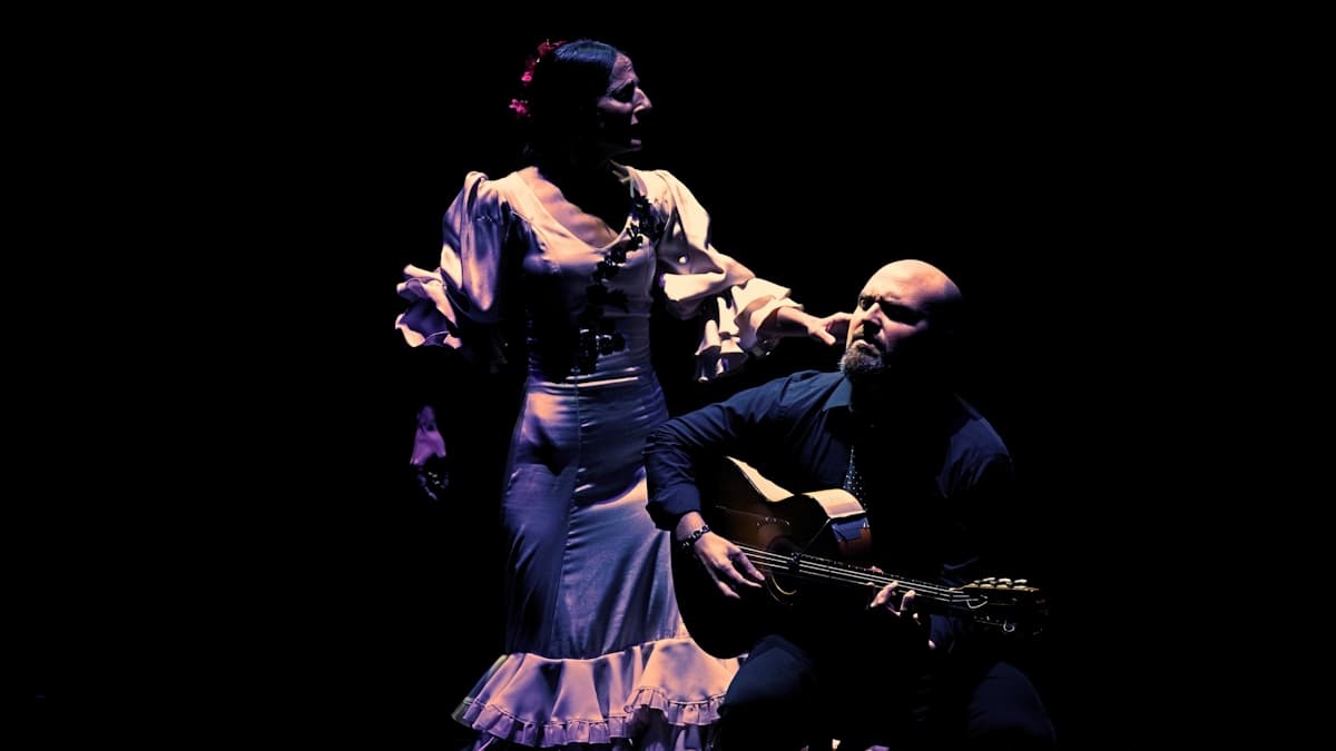 DUAL: Mercedes Ruiz y Santiago Lara