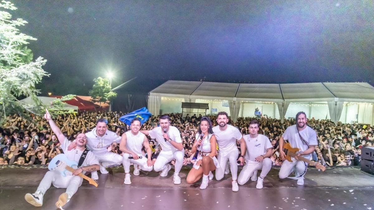 Actuación del Grupo Beatriz y DJ Nacho Otero