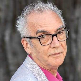 Ese imbécil va a escribir una novela