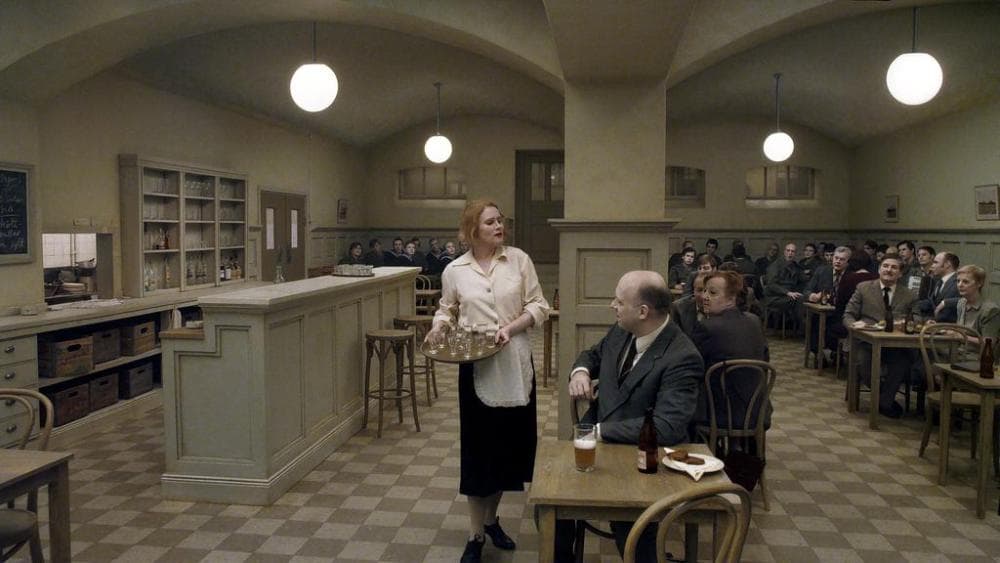 SACO:"Una paloma se posó en una rama a reflexionar sobre la existencia"