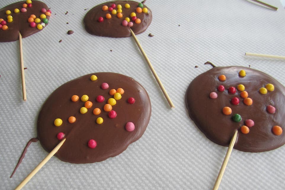 Taller de piruletes de comerç just