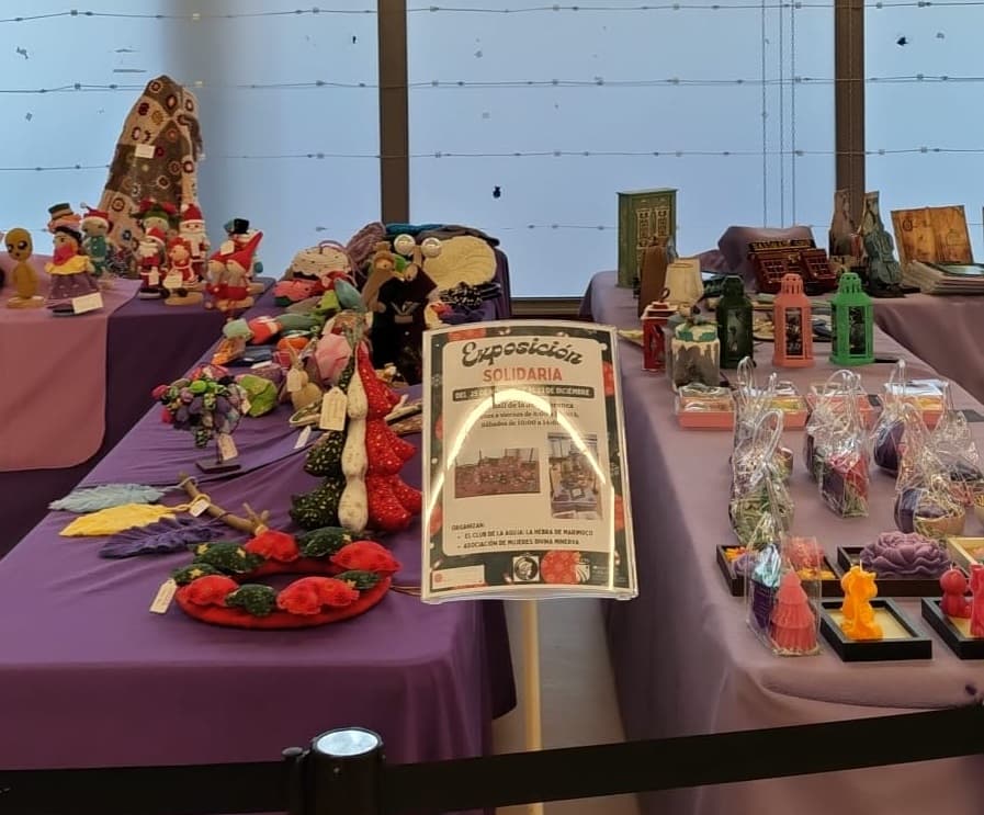 Exposición solidaria 'Divina Minerva' y 'El Club de la Aguja: la Hebra de Marimoco'