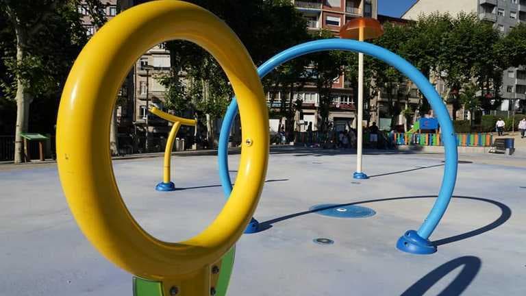 Apertura de juegos acuáticos y fuentes transitables