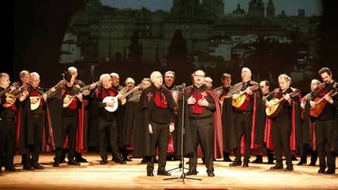 Troyanos de Compostela: Acercar la tuna al medio rural