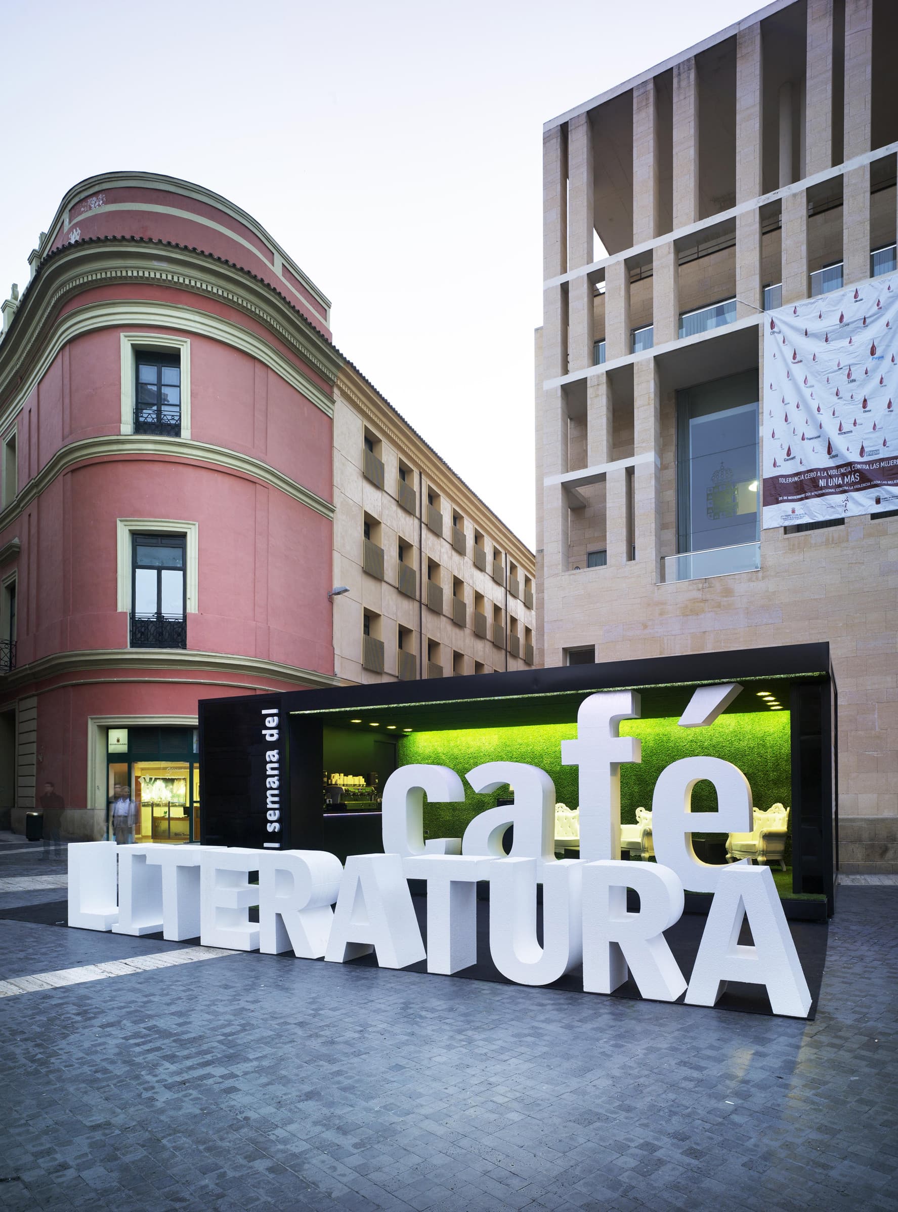 Coffee And Literature Stand / Clavel Arquitectos | ArchDaily
