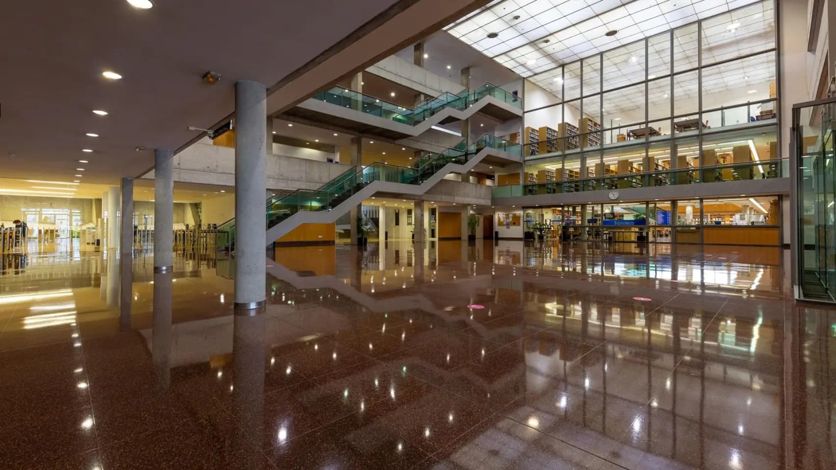 Primera Liga de Debate universitaria