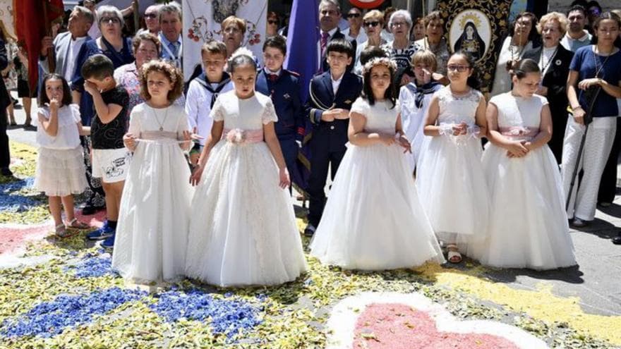 La tradición de las alfombras florales y la devoción