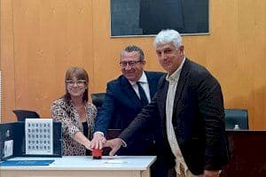 Presentación del sello dedicado al 700 aniversario de la fundación de Benidorm