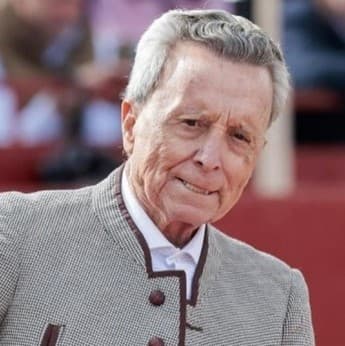 Conferencia "El estado actual que vive el mundo de los toros"