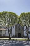 Fachada principal de la Iglesia de San Caetano en Santiago de Compostela, enmarcada por árboles