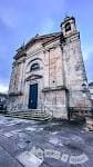 Fachada principal de la iglesia de piedra en el recorrido hacia Santiago de Compostela