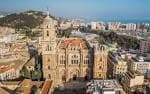 Vista aérea panorámica de la Catedral de Málaga y el centro histórico