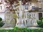 Monumento a Don Bosco en la plaza de Vigo