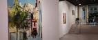 Vista interior de la Galería de Arte Luisa Pita con obras expuestas