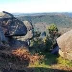 Grandes rocas características en el paisaje de Monte Xalo