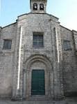 Fachada principal de la Colegiata do Sar con su campanario