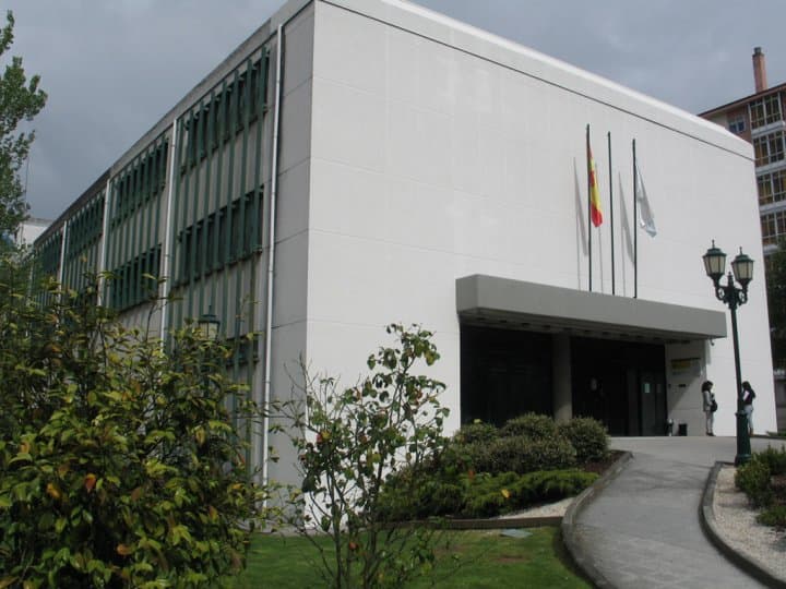 Vista exterior de la Biblioteca Pública de Lugo