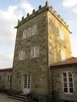 Detalle de la torre y fachada del Pazo de Illobre