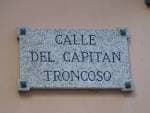 Placa de piedra de la calle Capitán Troncoso en A Coruña