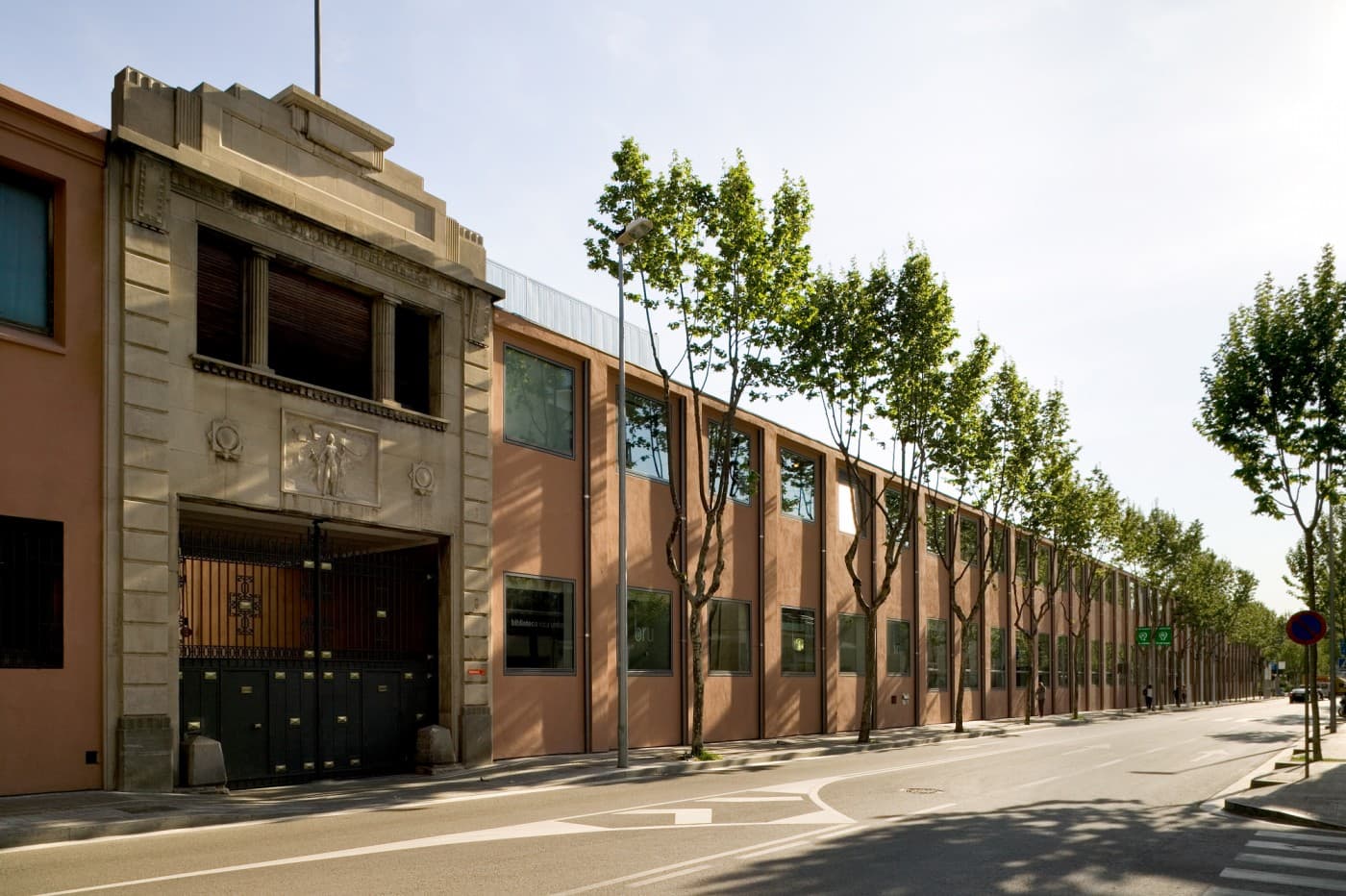 Library in old factory | T9S Arquitectes