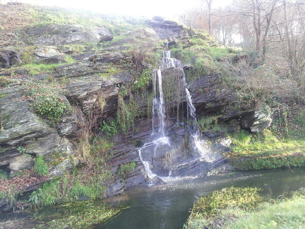 Cascada natural en el Parque del Rato