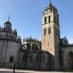 Vista de la Catedral de Lugo y edificios adyacentes en la Praza de Santa María