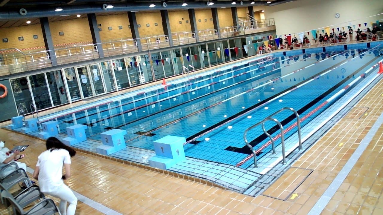 Piscina cubierta del Club Fluvial de Lugo con carriles de natación