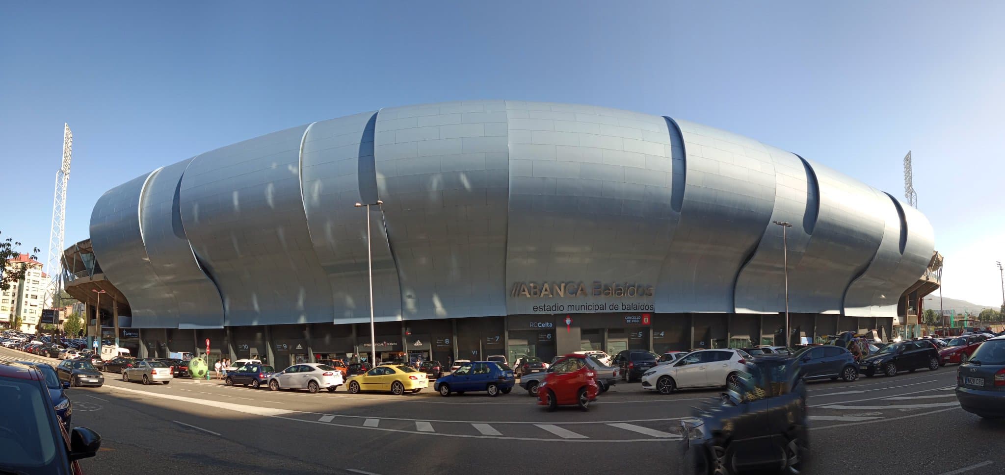 Vista exterior del Estadio de Balaídos con su moderna fachada