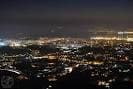 Vista panorámica nocturna de la ciudad de Vigo iluminada desde el Parque Forestal de Beade