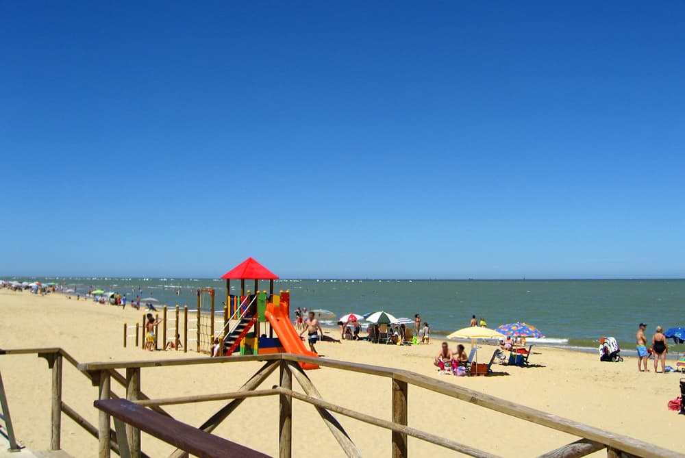 Playa de La Calzada - Las Piletas - Official Andalusia tourism website