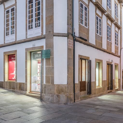 Esquina de edificio histórico en Rúa Fonte de San Miguel