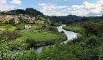 Vista panorámica del río Mandeo serpenteando a través del Campo de Os Caneiros
