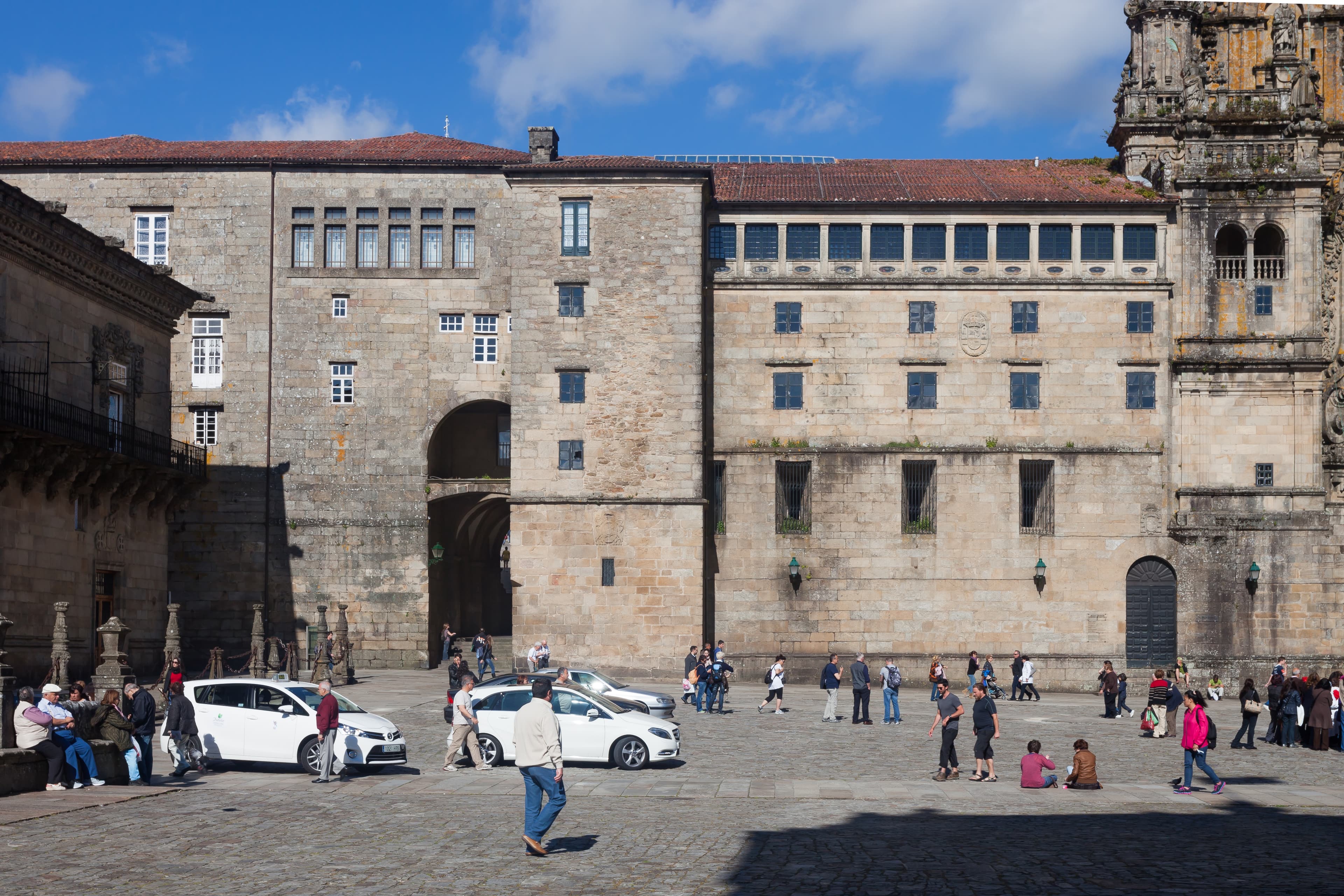 Vista general del Palacio de Gelmírez desde la Praza do Obradoiro