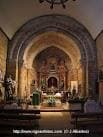 Interior de la Iglesia de Santiago de Bembrive con altar