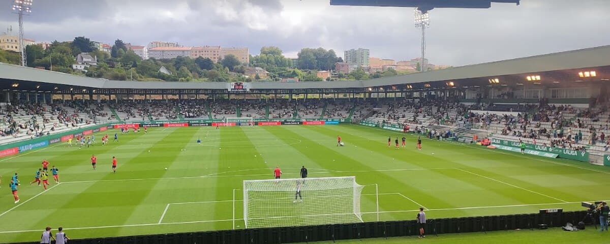 Vista general del Estadio Municipal de A Malata durante el día