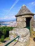 Garita de la fortaleza con vistas panorámicas a la ría de Vigo