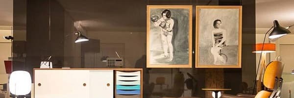 Interior de SVT Espacio de Arte con obras de arte y mobiliario
