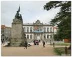 Monumento y Pazo Provincial en la Praza de España de Pontevedra