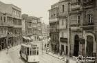 Fotografía histórica en sepia de la Calle Elduayen con un tranvía