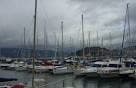 Marina del Real Club Náutico de Vigo con numerosos veleros amarrados