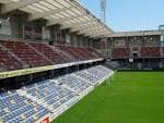 Perspectiva de las gradas y el césped del Estadio Municipal de Pasarón