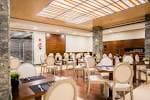 Salón comedor o restaurante del Hotel Compostela con mesas dispuestas