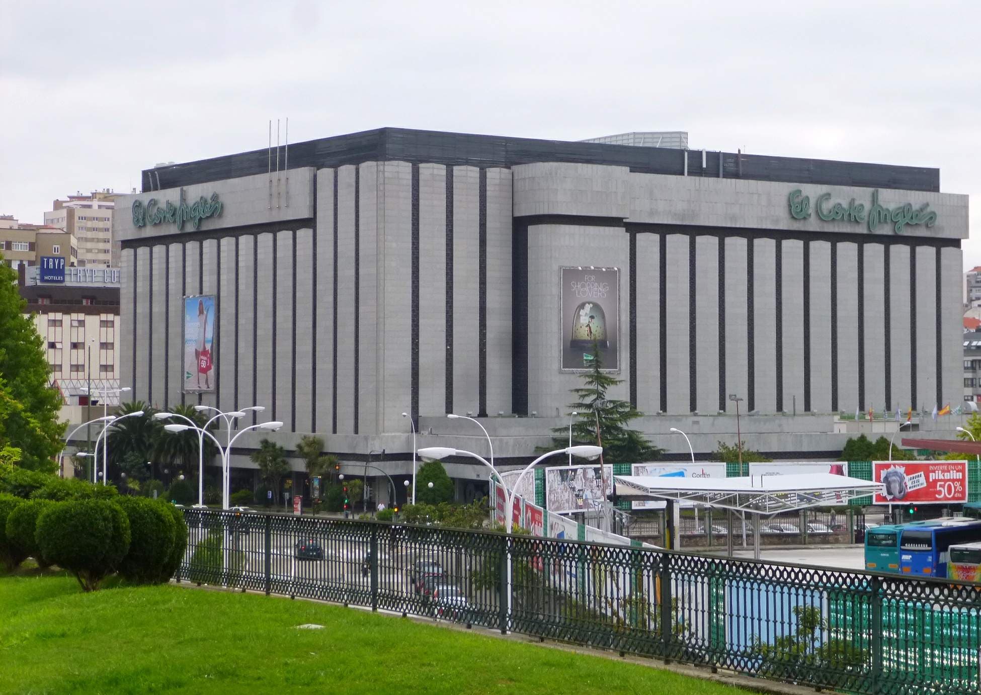 Vista exterior principal de El Corte Inglés A Coruña
