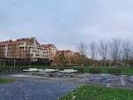 File:Zona deportiva del parque fluvial, Viesques.jpg - Wikimedia ...